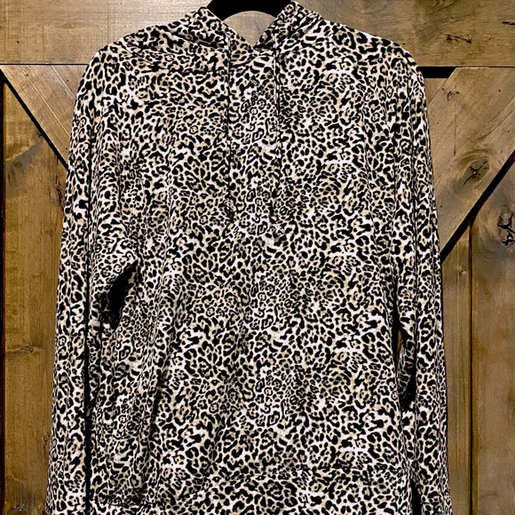 NWT Tart Intimates Leopard Print Hoodie & Shorts - Picture 2 of 5